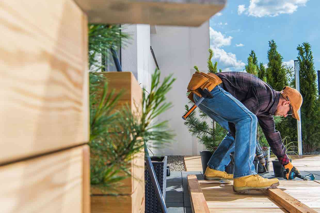 Top Benefits of Hiring Professional Minneapolis Deck Builders for Your Outdoor Project